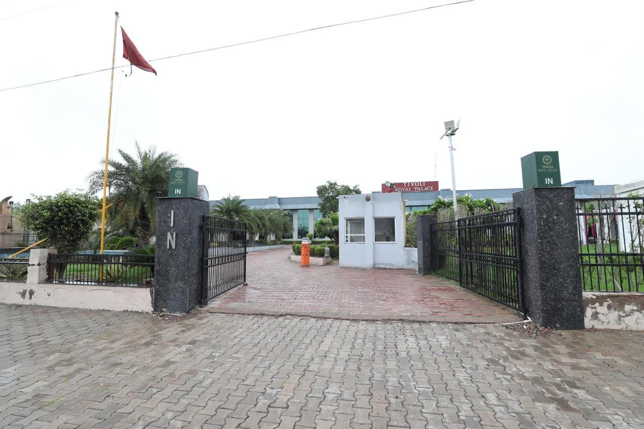 Tivoli Royal Palace Janauli Luaran gambar