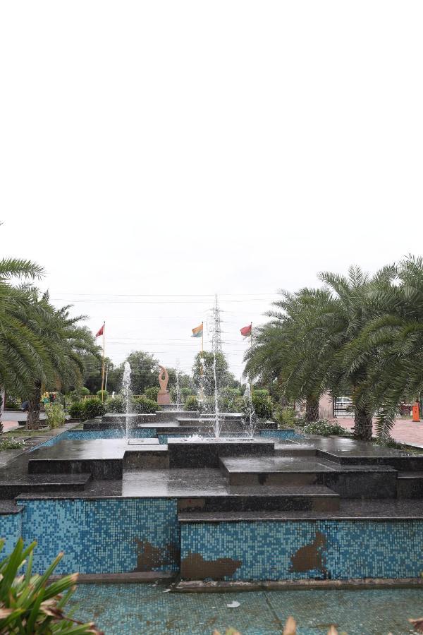 Tivoli Royal Palace Janauli Luaran gambar